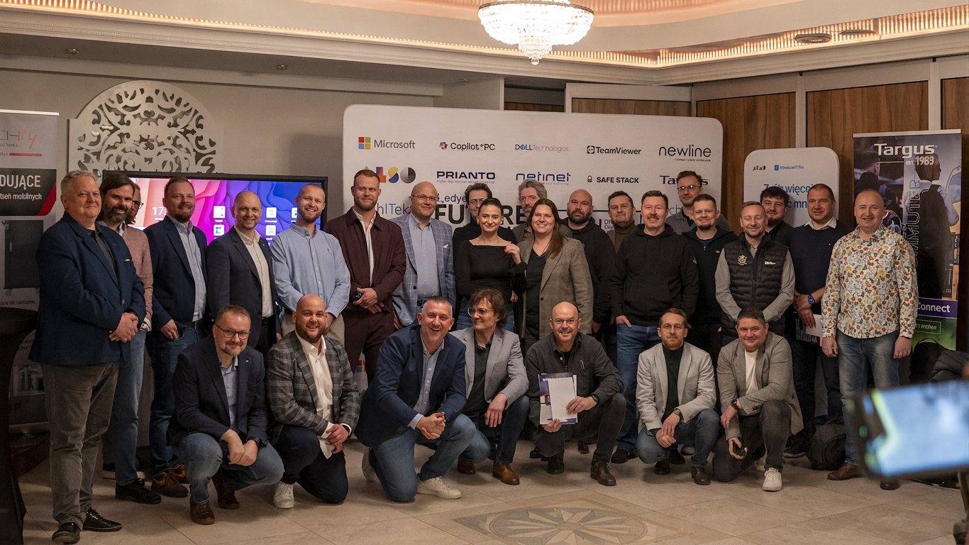 Uczestnicy 4. edycji konferencji Future is now - wspólne zdjęcie społeczności DQH
